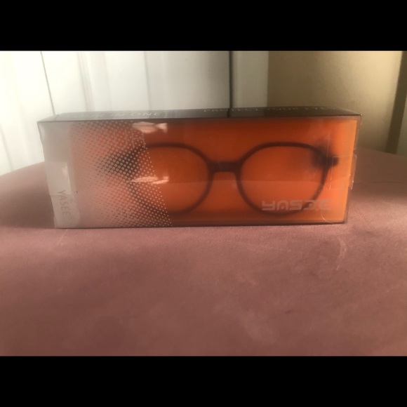 Blue Light Glasses For Kids - Picture 3 of 3